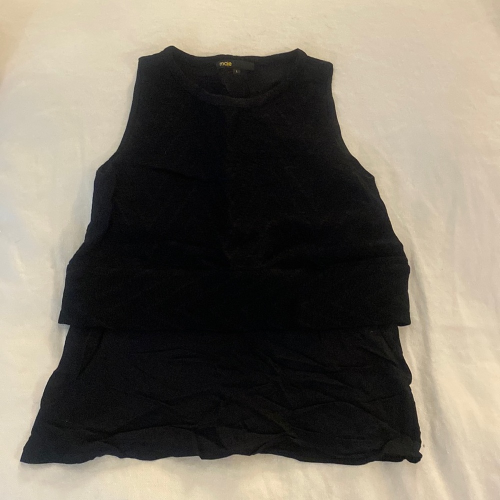 Great condition over layered black blouse. Has a cute zipper in the back.